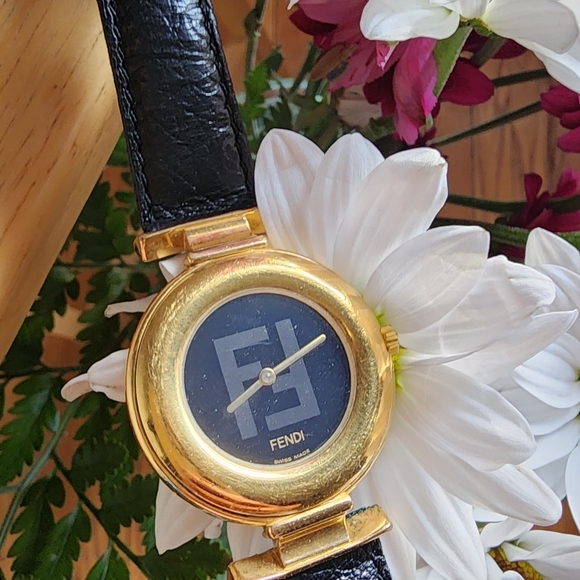 Fendi watch - Picture 15 of 16